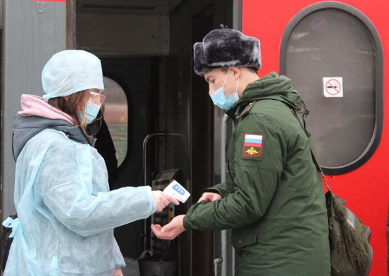 Более 20 юношей с Урала, из Поволжья и Сибири отправились служить в научные подразделения Минобороны России