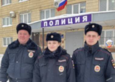 В Пермском крае сотрудники патрульно-постовой службы эвакуировали людей из задымленного подъезда